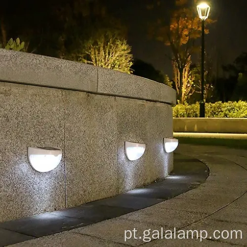 Luz de parede LED à prova d'água movida a energia solar